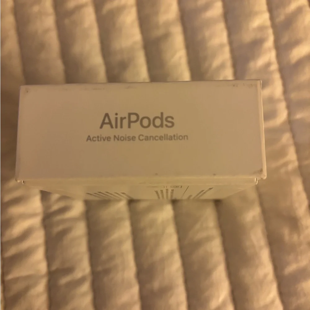 Apple AirPod 4 Wireless Earbuds with Charging Case - White